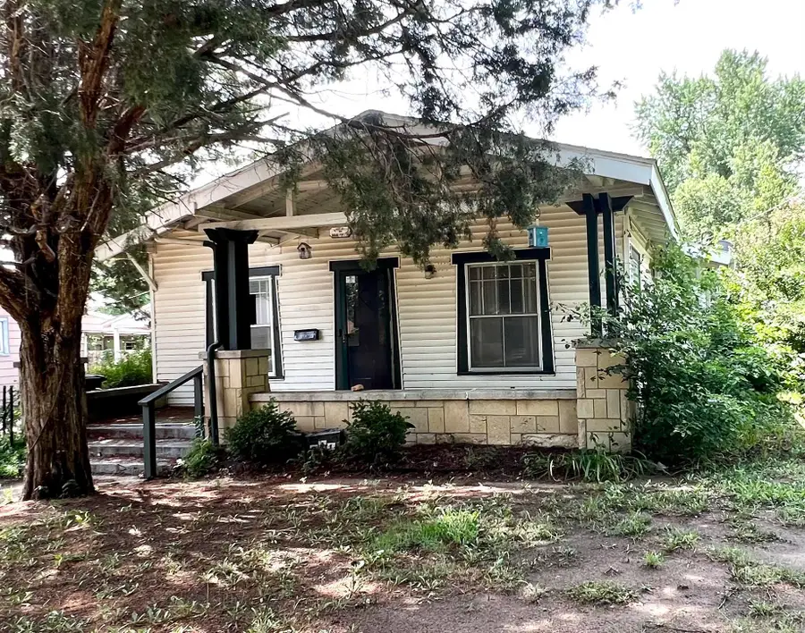 211 W Linden, Arkansas City, KS 67005 - #2