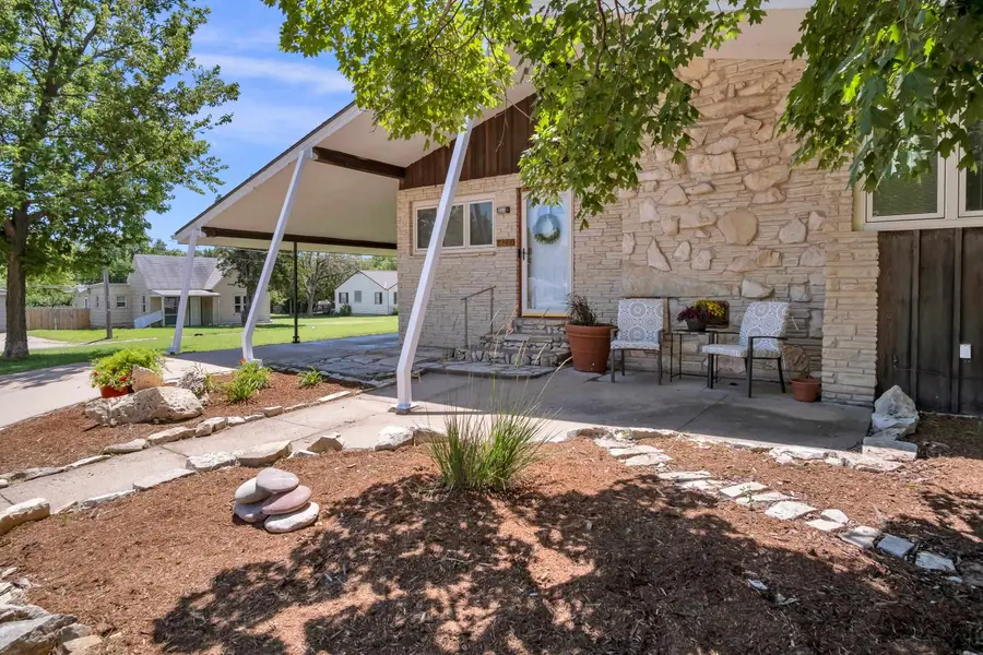 627 S Poplar, Newton, KS 67114 - #3