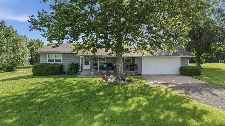 10560 SW Dennett Rd, Augusta, KS 67010 - #2