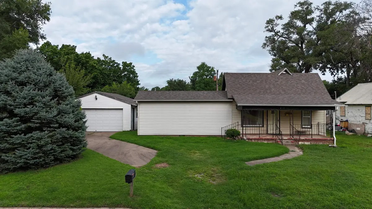 615 N 5th, Arkansas City, KS 67005 - #1
