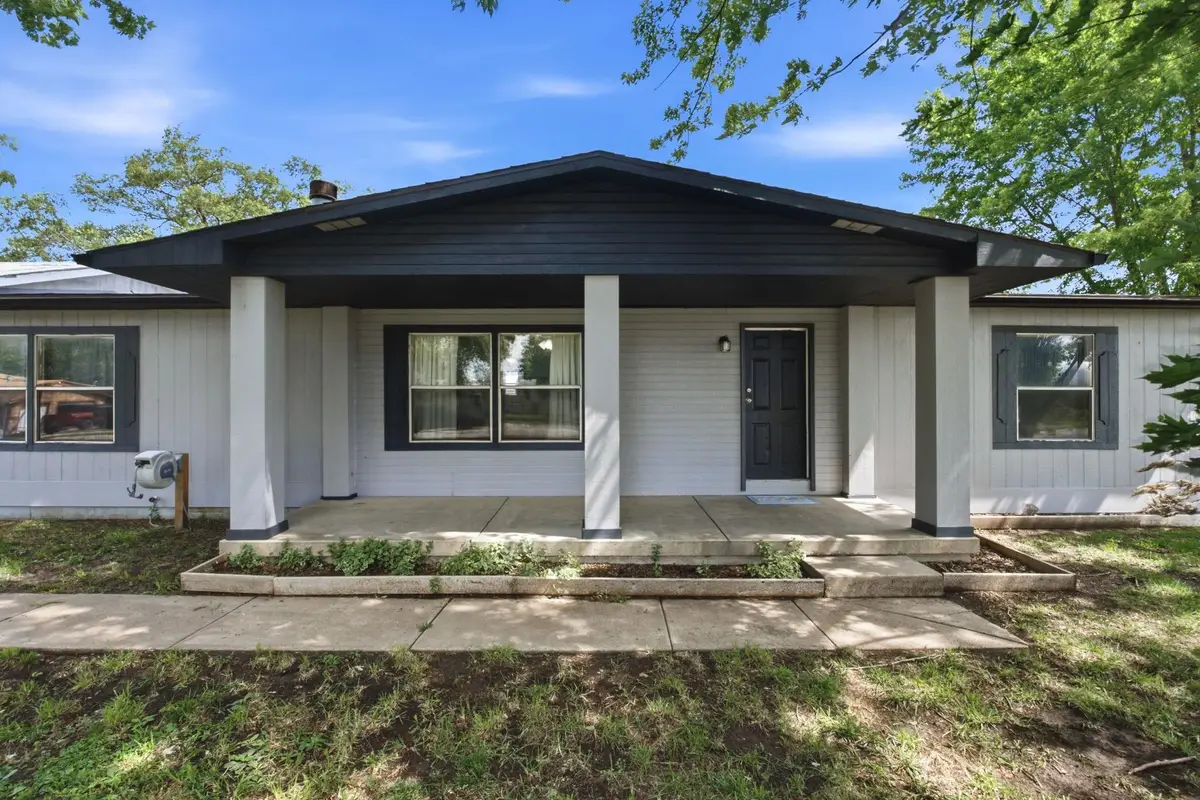 114 E 3rd St, Udall, KS 67146-9034 - #1