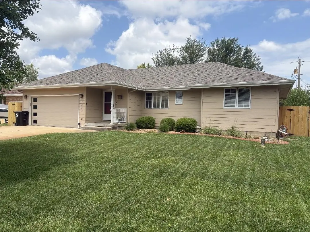 1233 E Republic Ave, Salina, KS 67401 - #1