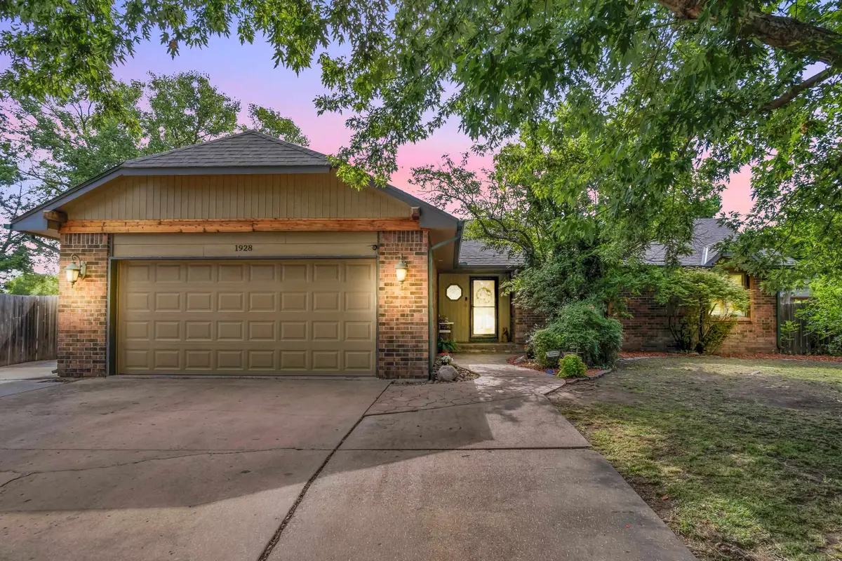 1928 S Capri Cir, Wichita, KS 67207 - #1