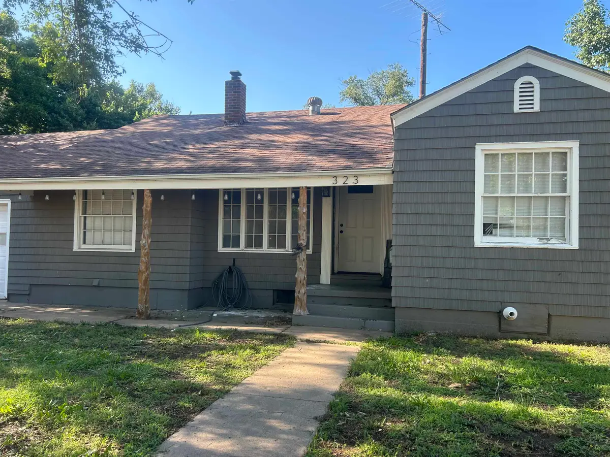 323 E 18th, Wellington, KS 67152 - #1