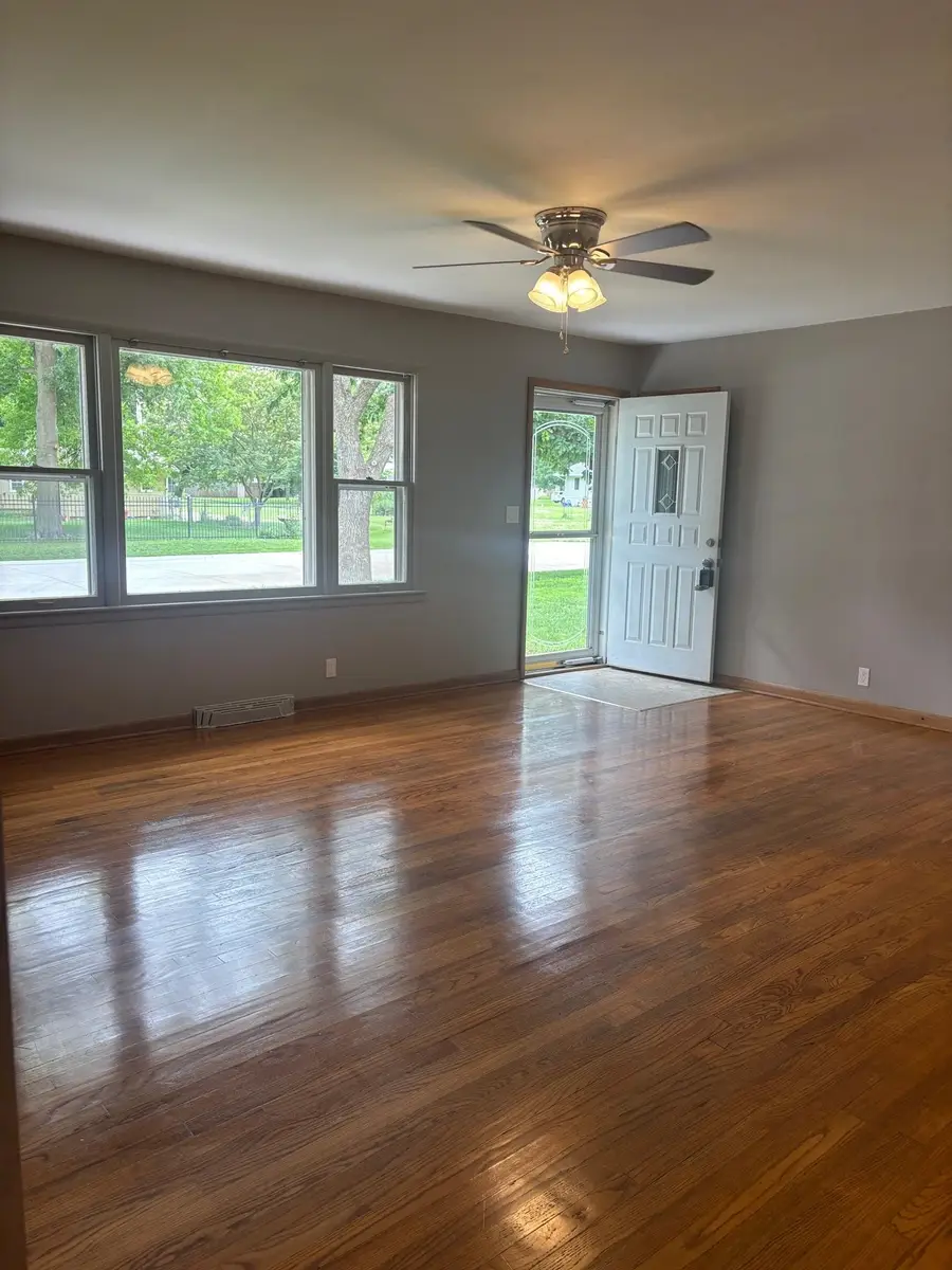 120 E 9th, Halstead, KS 67056 - #2