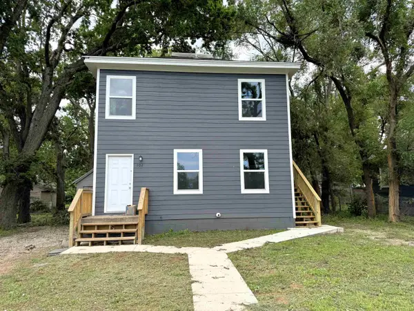 102 & 102 1/2 N West Pl, Salina, KS 67401
