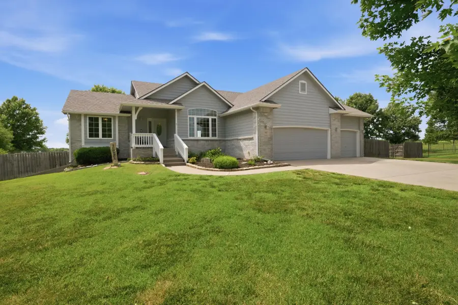 201 N Tanner Trail Ct, Valley Center, KS 67147 - #2
