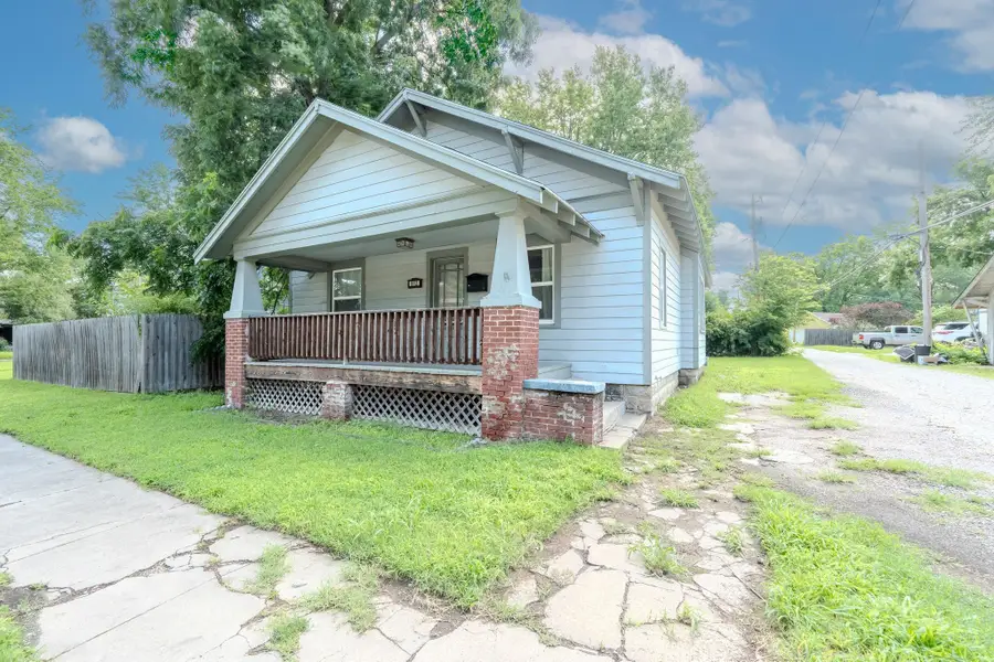 812 Maris St, Winfield, KS 67156 - #2