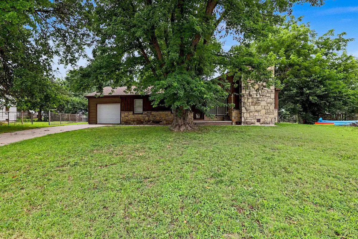 1819 W Leonard Ct, El Dorado, KS 67042 - #1