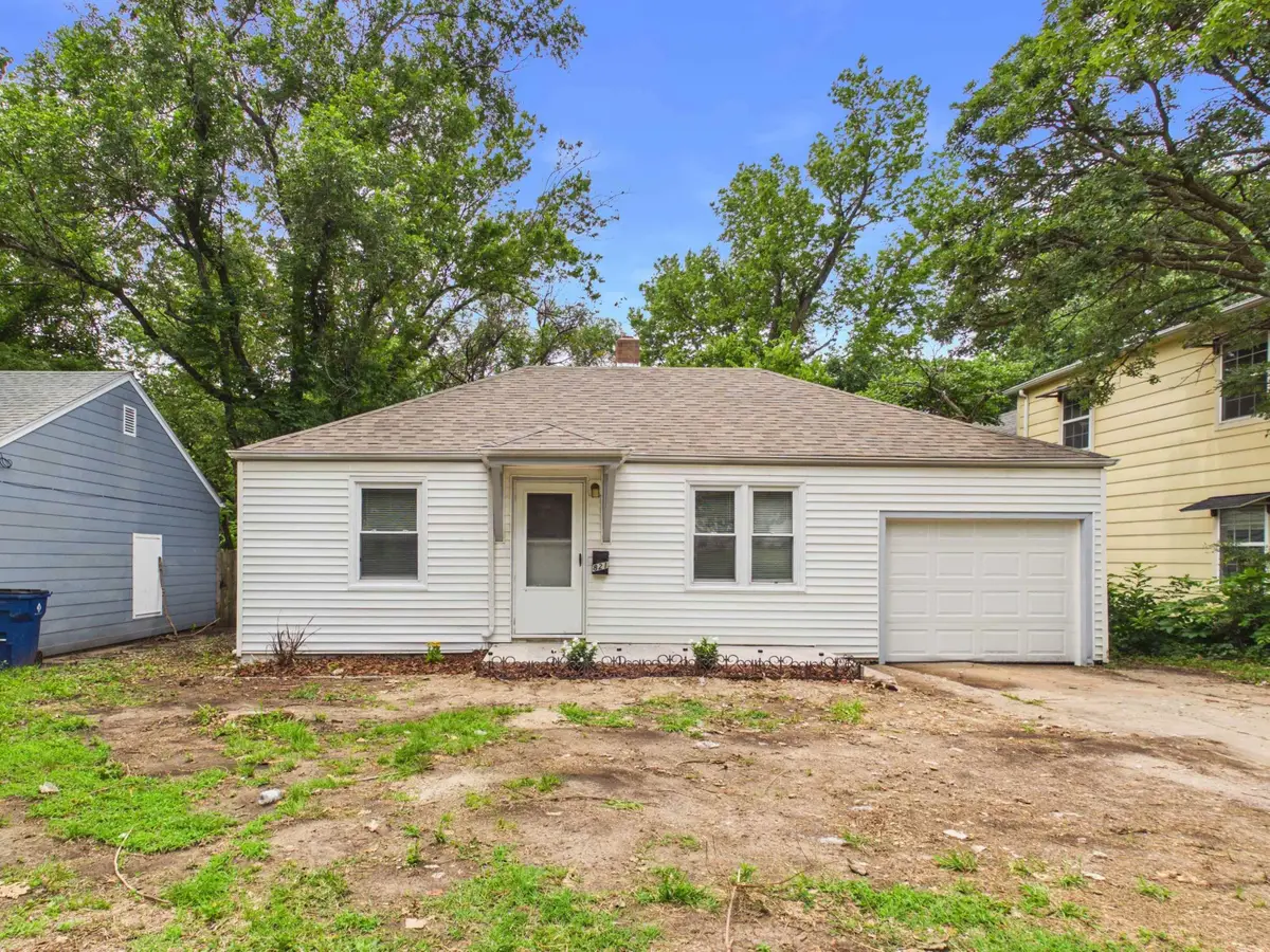 821 S Vassar Ave, Wichita, KS 67218 - #1