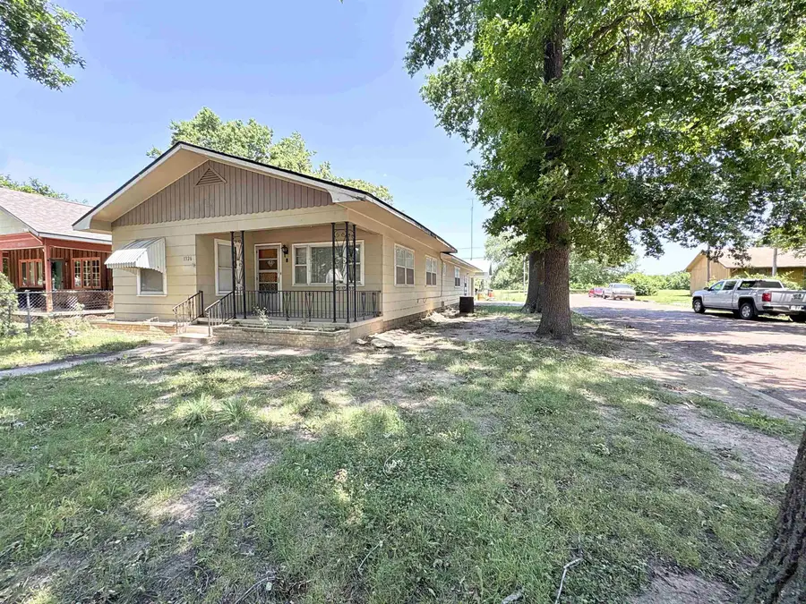 1326 S C St, Arkansas City, KS 67005 - #2