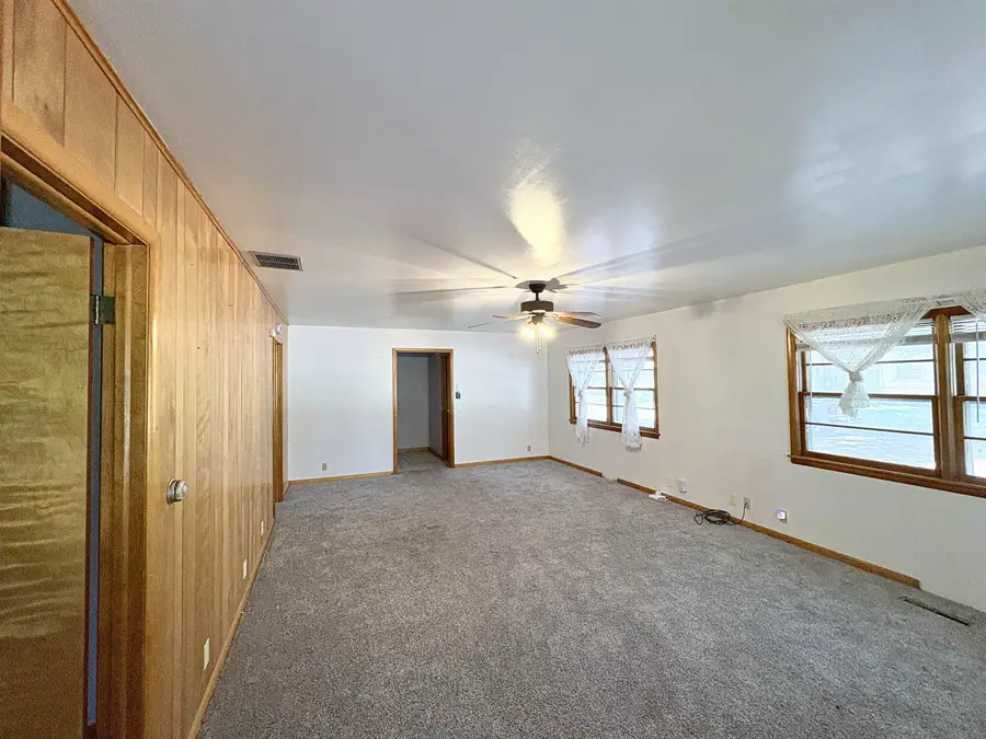 1326 S C St, Arkansas City, KS 67005 - #3