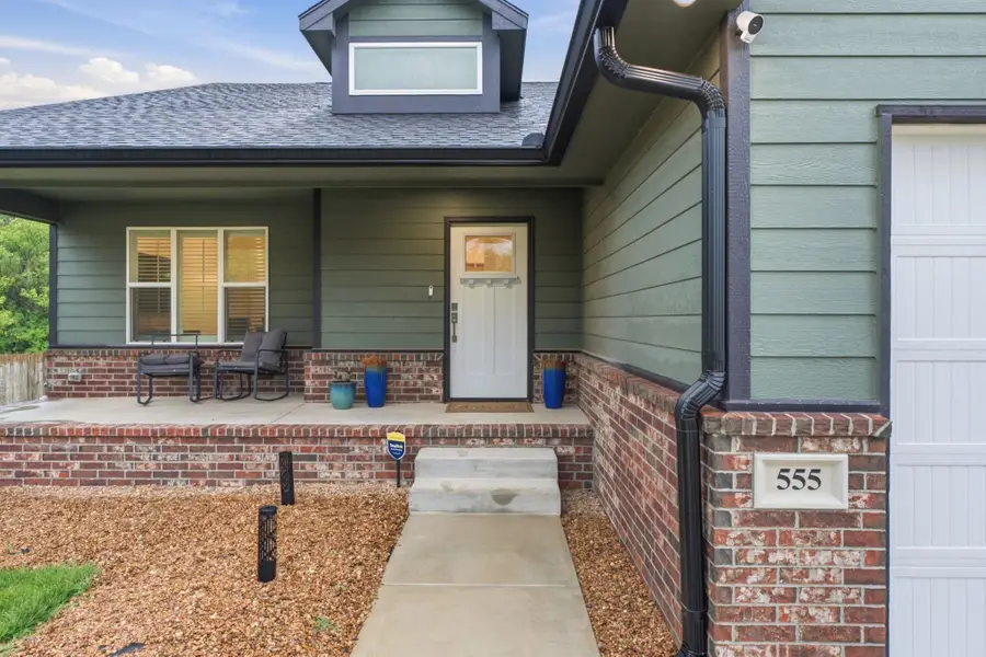 555 S Arbor Valley Way, Valley Center, KS 67147 - #2
