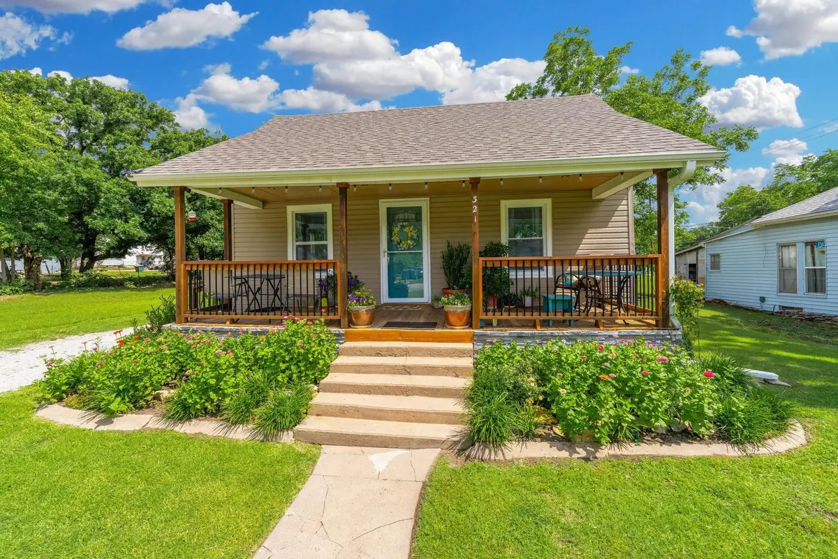 321 E Harvey, Wellington, KS 67152 - #1
