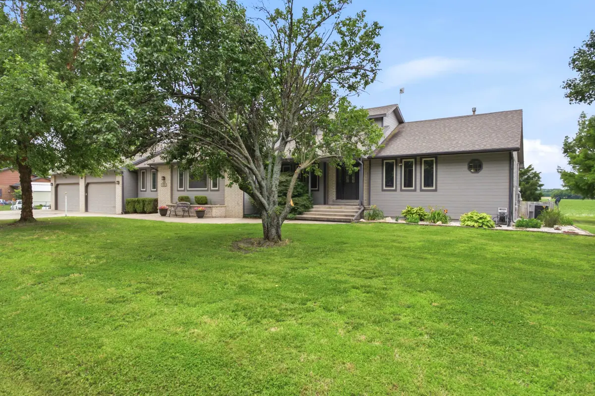 405 Riverview St, Douglass, KS 67039-9402 - #1