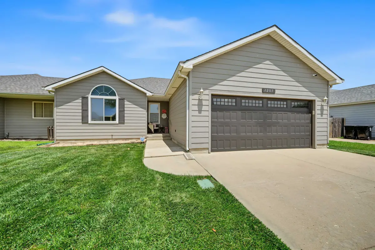 1207 Sierra Dr, Salina, KS 67401 - #1
