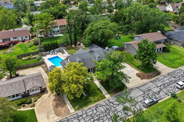 2226 Melrose Ln, Salina, KS 67401