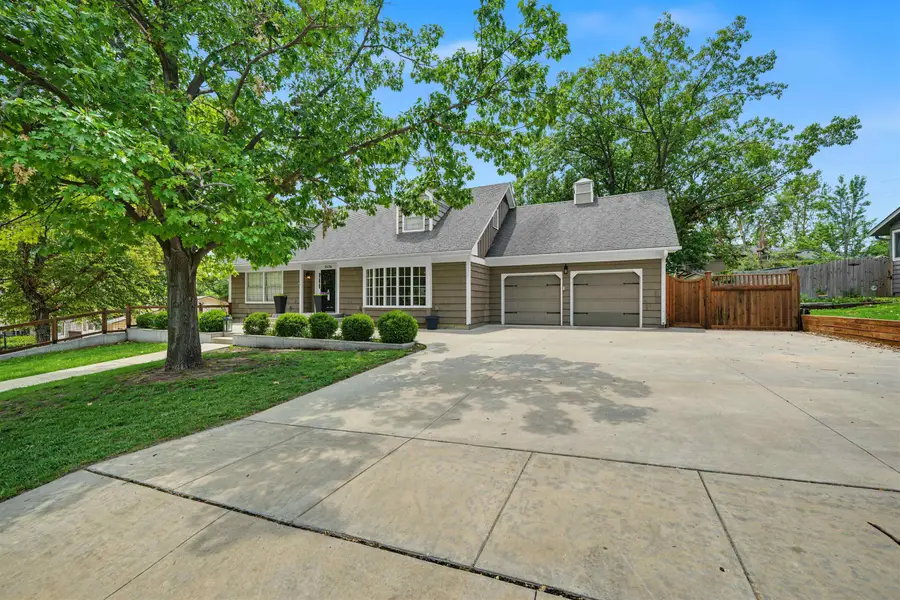 2226 Melrose Ln, Salina, KS 67401 - #2