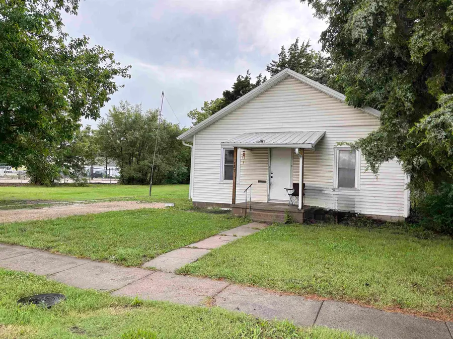 721 N Star St, El Dorado, KS 67042 - #2