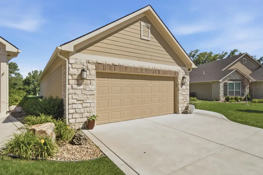 1013 E Waters Edge St, Derby, KS 67037 - #2