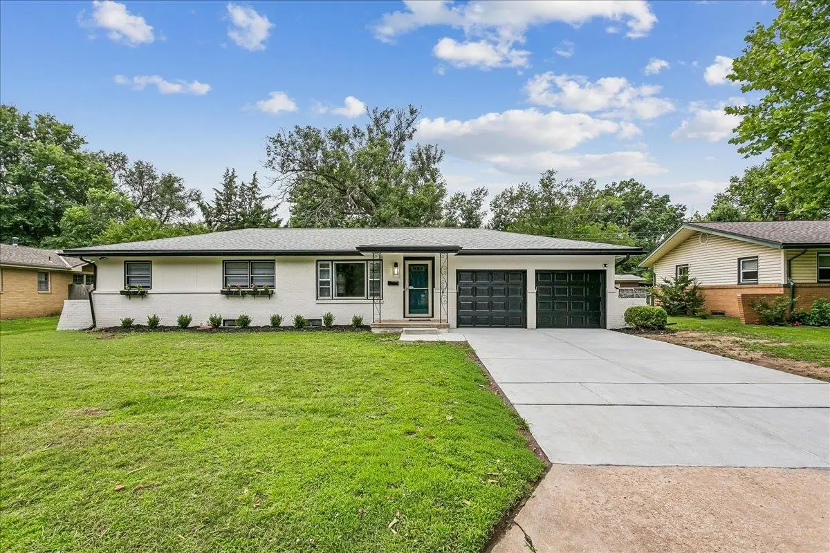 971 N Westlink Ave, Wichita, KS 67212 - #1