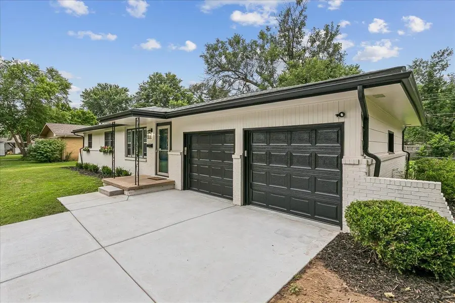 971 N Westlink Ave, Wichita, KS 67212 - #2