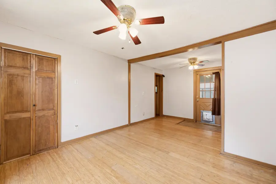 828 W Irving Ave, Wichita, KS 67213 - #3