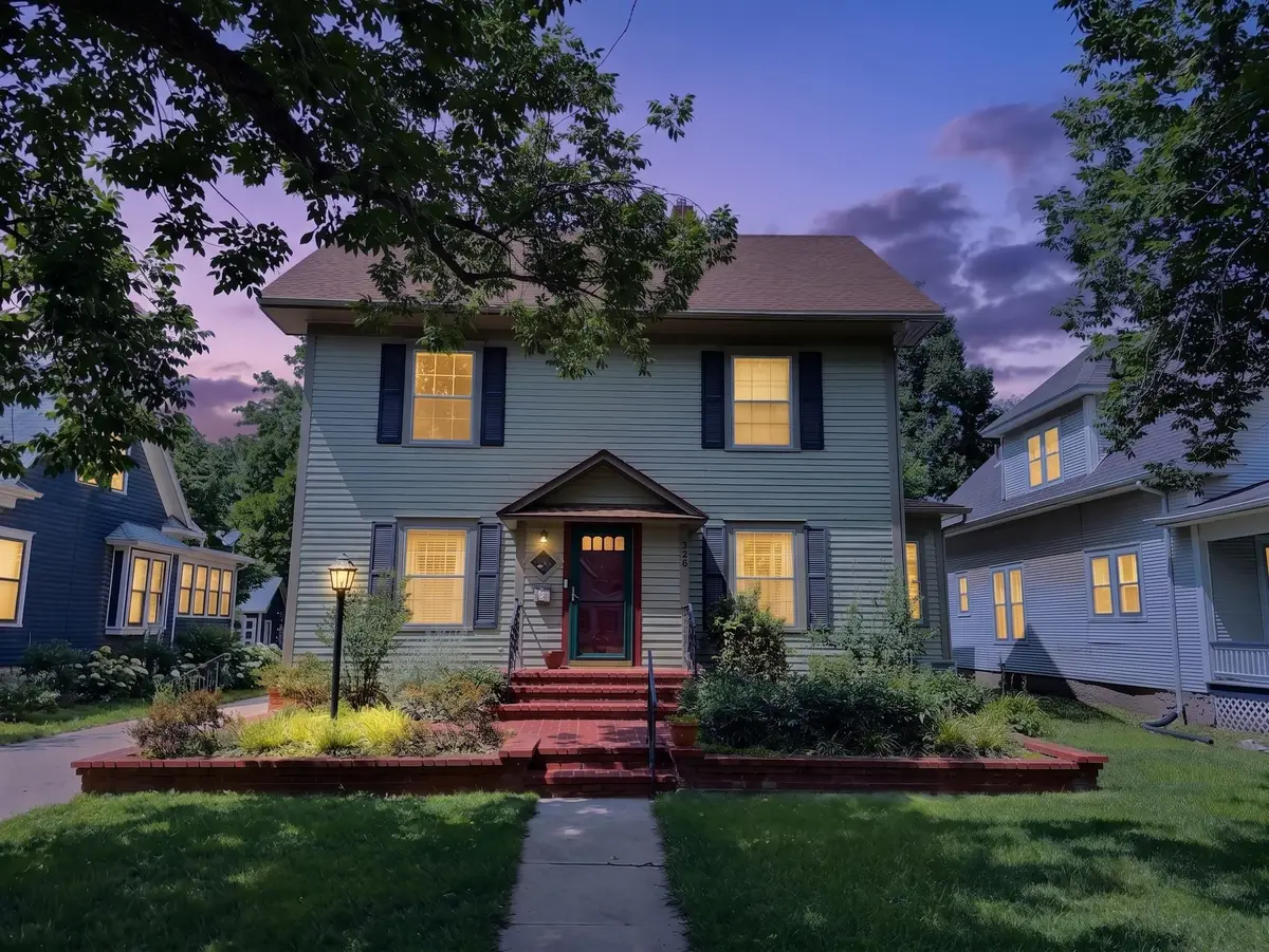 330 E 4th, Newton, KS 67114 - #1
