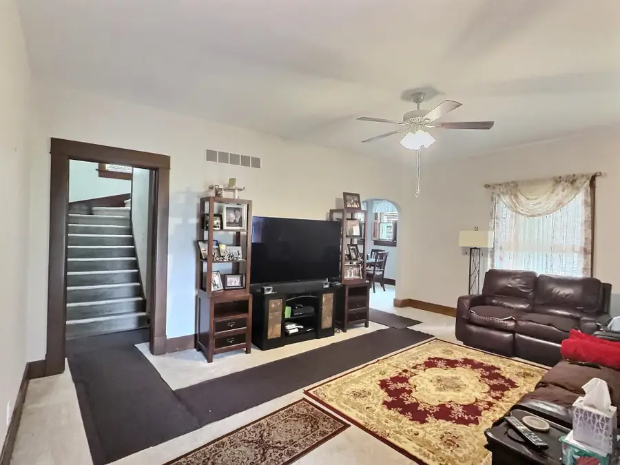 330 E 4th, Newton, KS 67114 - #3
