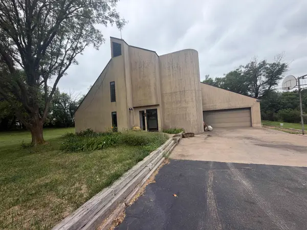 399 S Seneca, Wellington, KS 67152