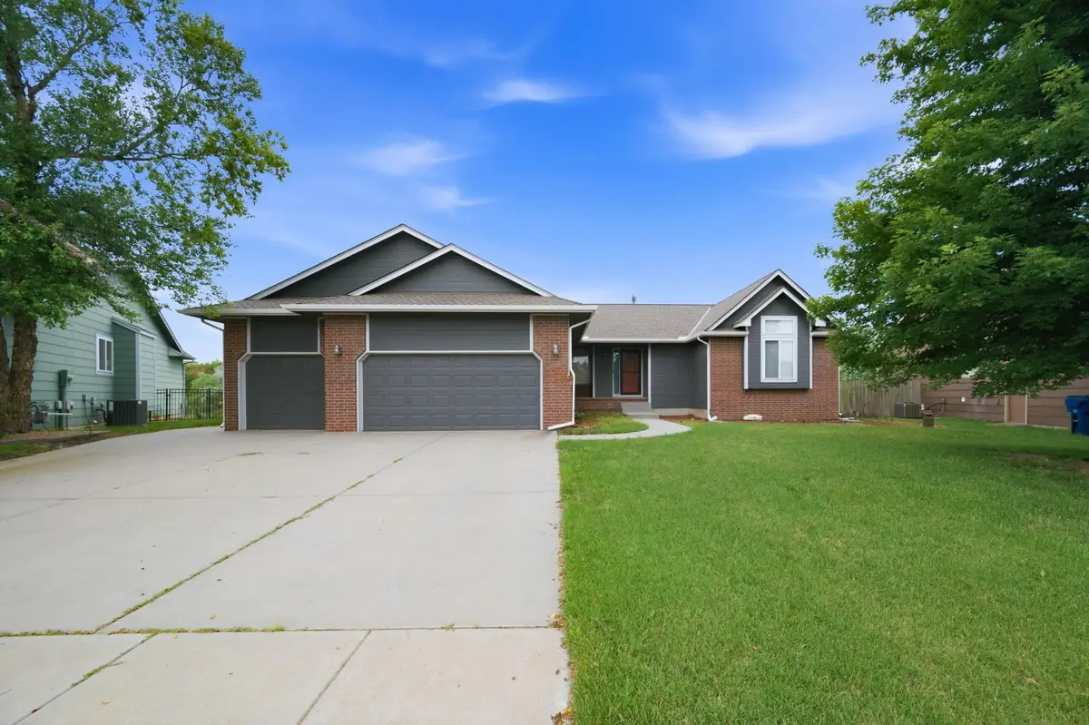 715 E Rolling View Dr, Park City, KS 67147 - #1