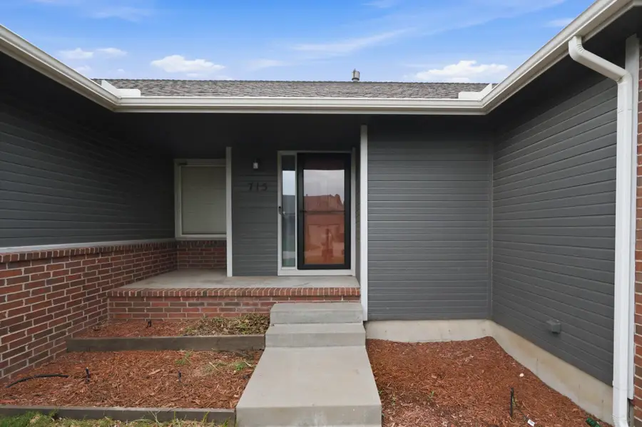 715 E Rolling View Dr, Park City, KS 67147 - #2