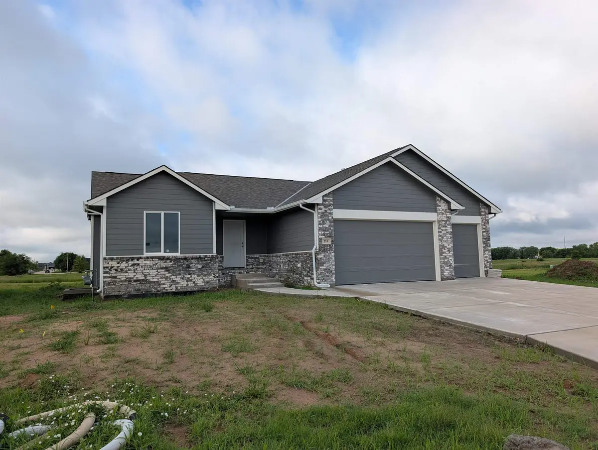 219 Summer Dr, Newton, KS 67114 - #1