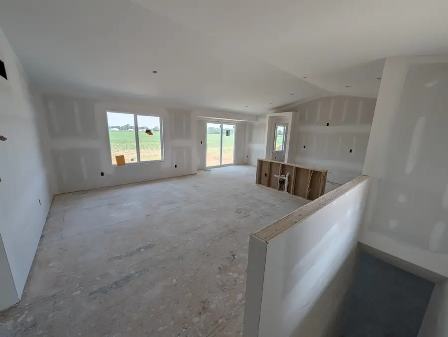 219 Summer Dr, Newton, KS 67114 - #3