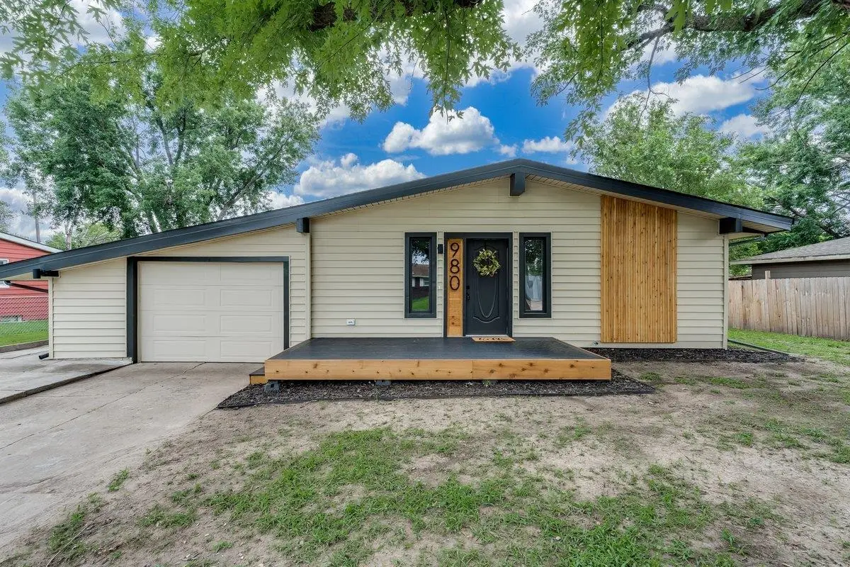 980 N Brownthrush Ln, Wichita, KS 67212 - #1