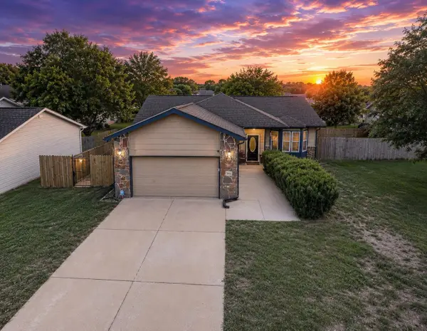 2049 S Crestline Ct, Wichita, KS 67209