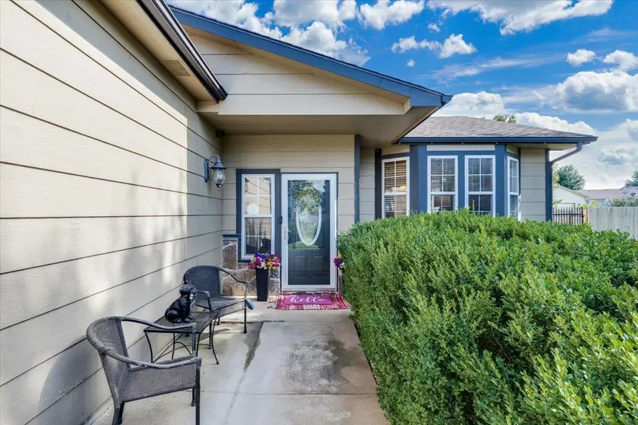 2049 S Crestline Ct, Wichita, KS 67209 - #2