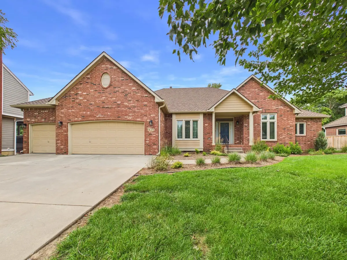 939 N Woodridge Ct, Wichita, KS 67206 - #1