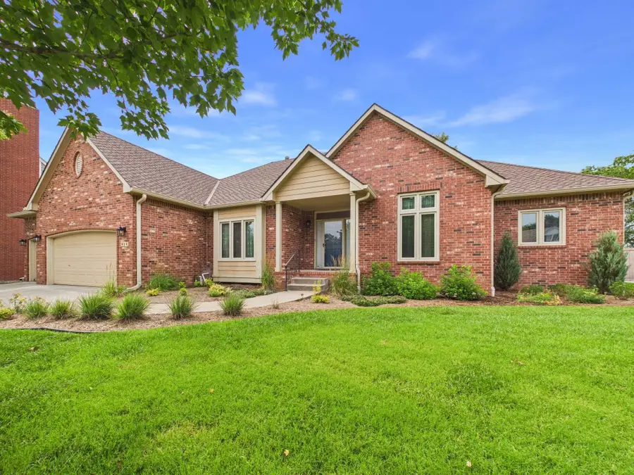 939 N Woodridge Ct, Wichita, KS 67206 - #2