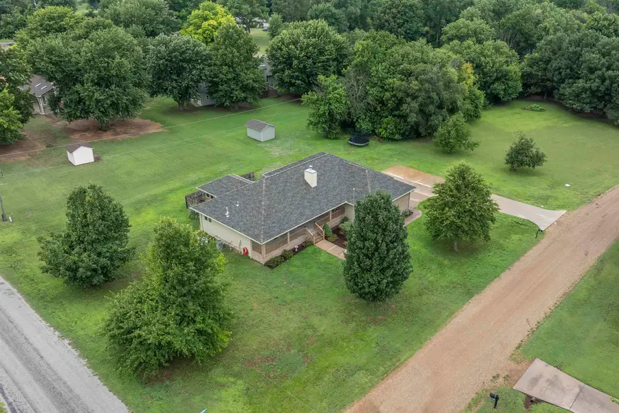 805 Oaklawn Dr., Parkerfield, KS 67005 - #2