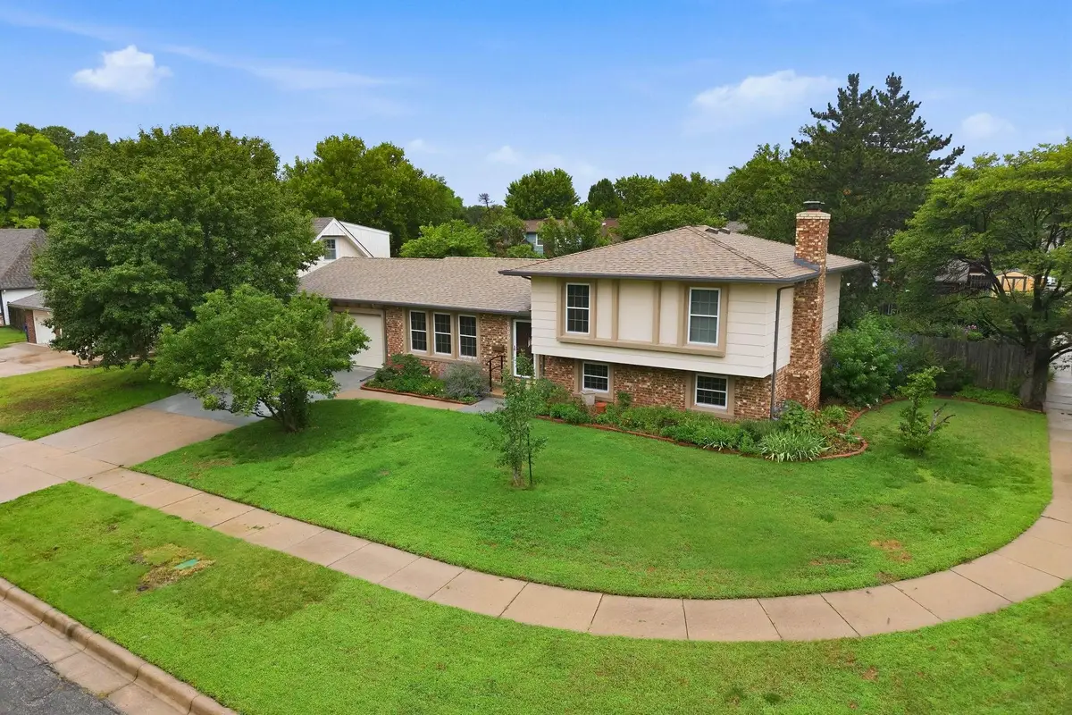 7006 E Stonegate St, Wichita, KS 67206 - #1