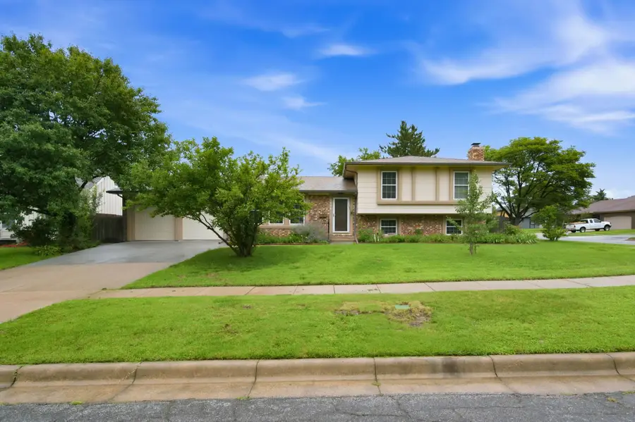7006 E Stonegate St, Wichita, KS 67206 - #2