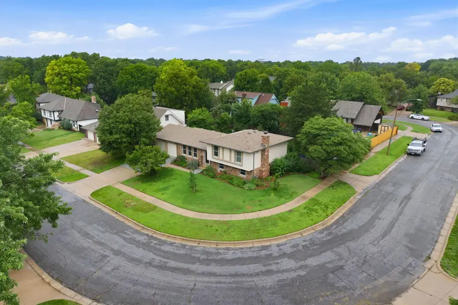 7006 E Stonegate St, Wichita, KS 67206 - #3
