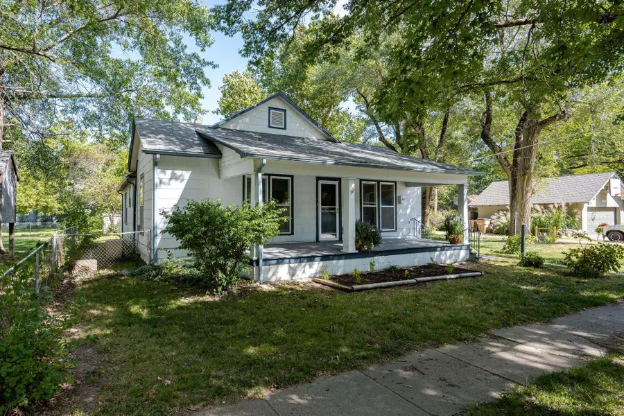 212 W 2nd, Halstead, KS 67056 - #2