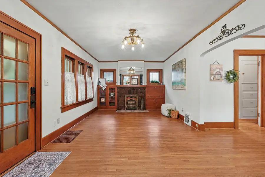 1044 N Perry Ave, Wichita, KS 67203 - #2