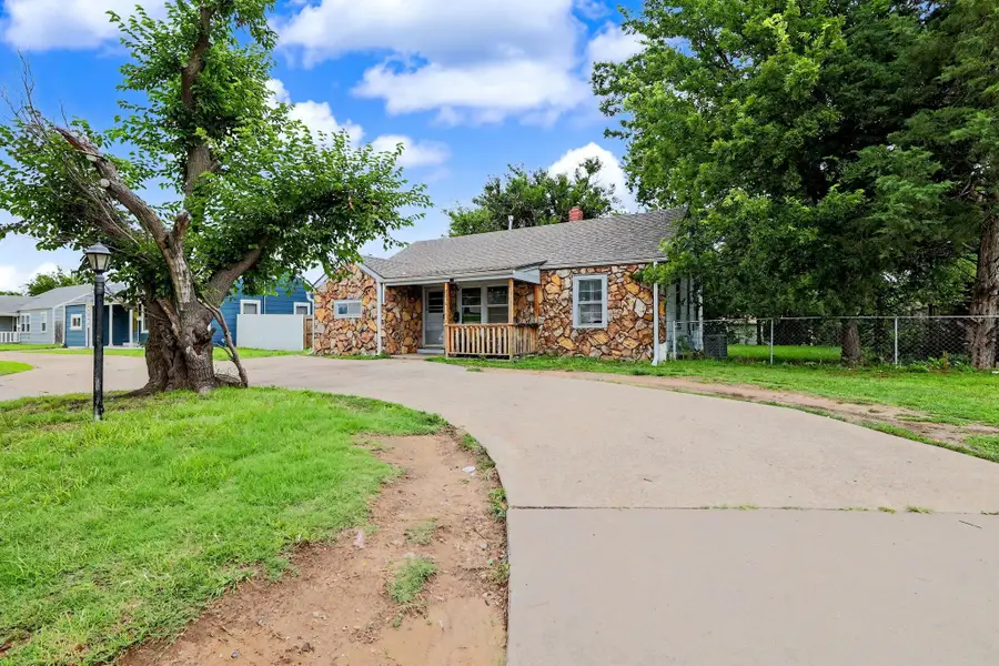 2210 S Seneca St, Wichita, KS 67213 - #2