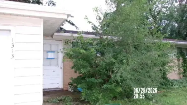 1313 Hartford, Salina, KS 67401