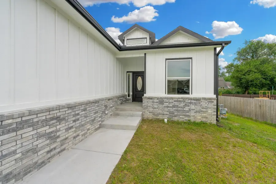 443 E Karla, Haysville, KS 67060 - #3