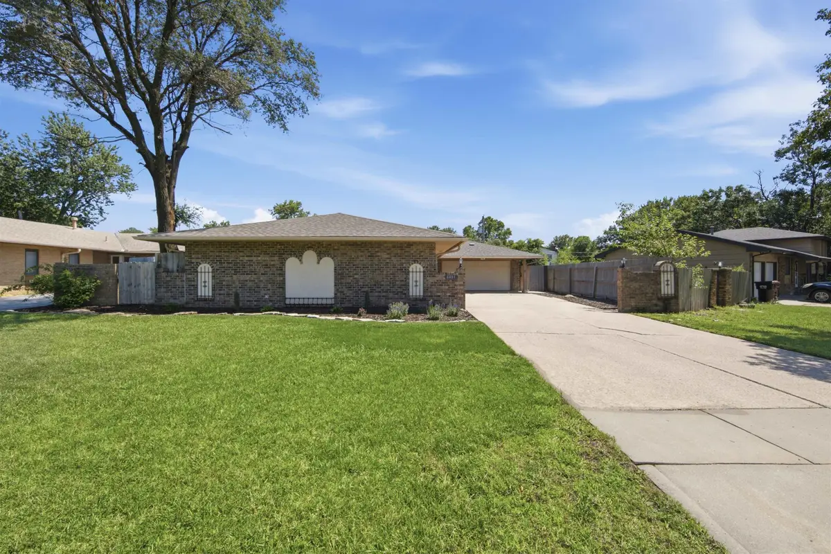 8401 E Lincoln St, Wichita, KS 67207 - #1