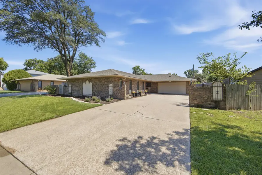 8401 E Lincoln St, Wichita, KS 67207 - #2